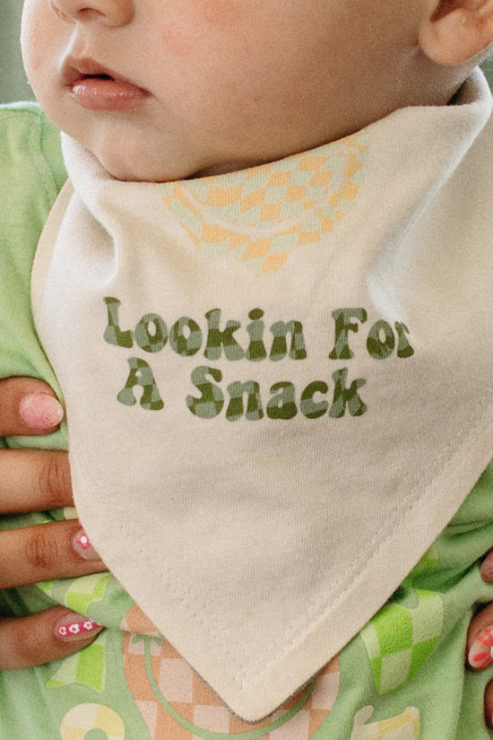 KL+SF Looking for a Snack Bib